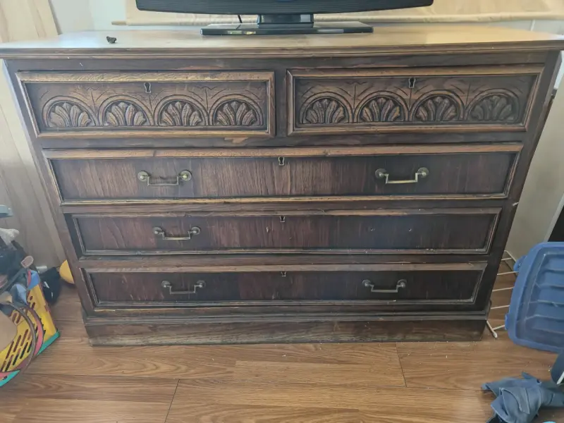 Mueble de madera con puertas de vidrio - 3