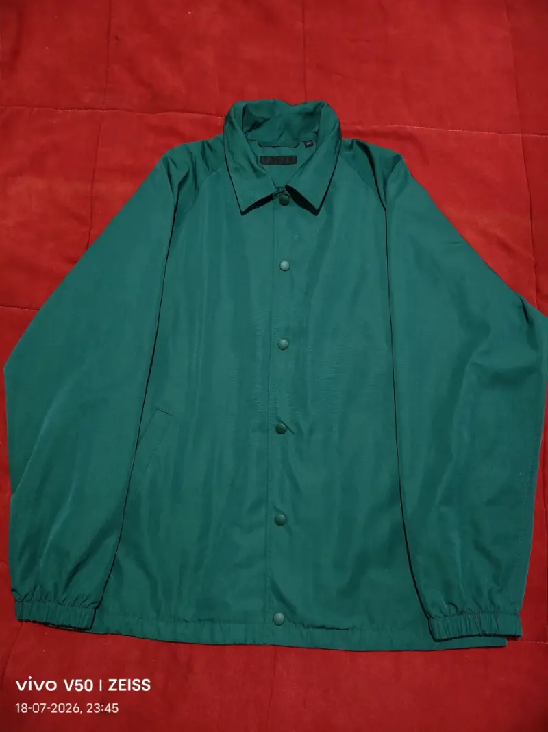 Chaqueta verde unisex con botones