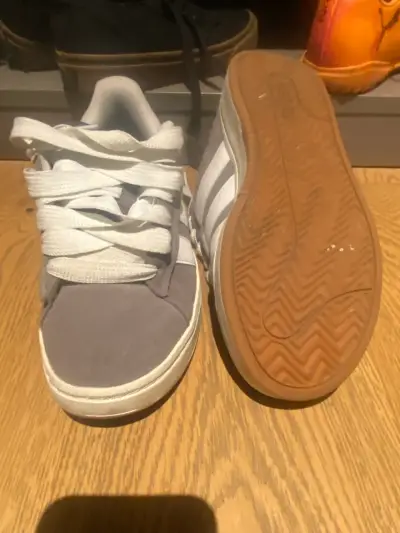 Zapatillas Adidas campus  grises con suela de goma - miniatura 1