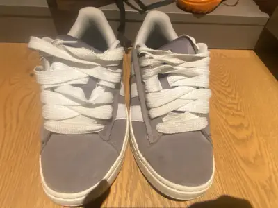 Zapatillas Adidas campus  grises con suela de goma - miniatura 2