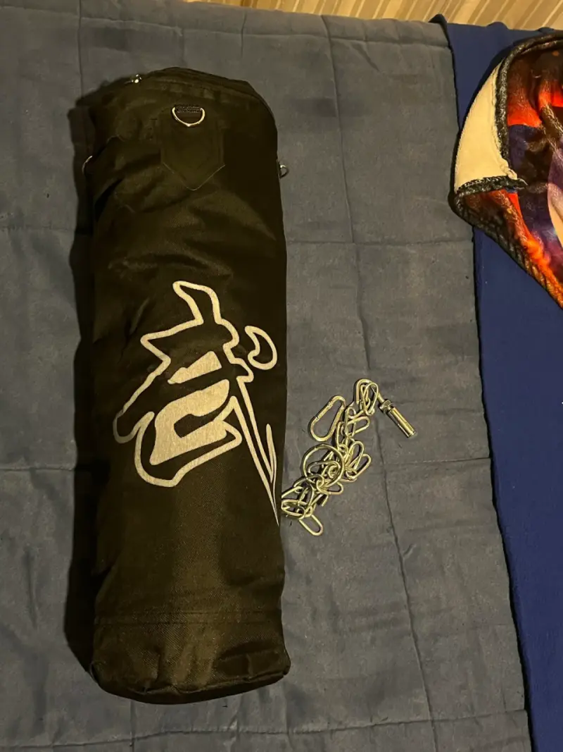Saco de boxeo con cadena y diseño oriental