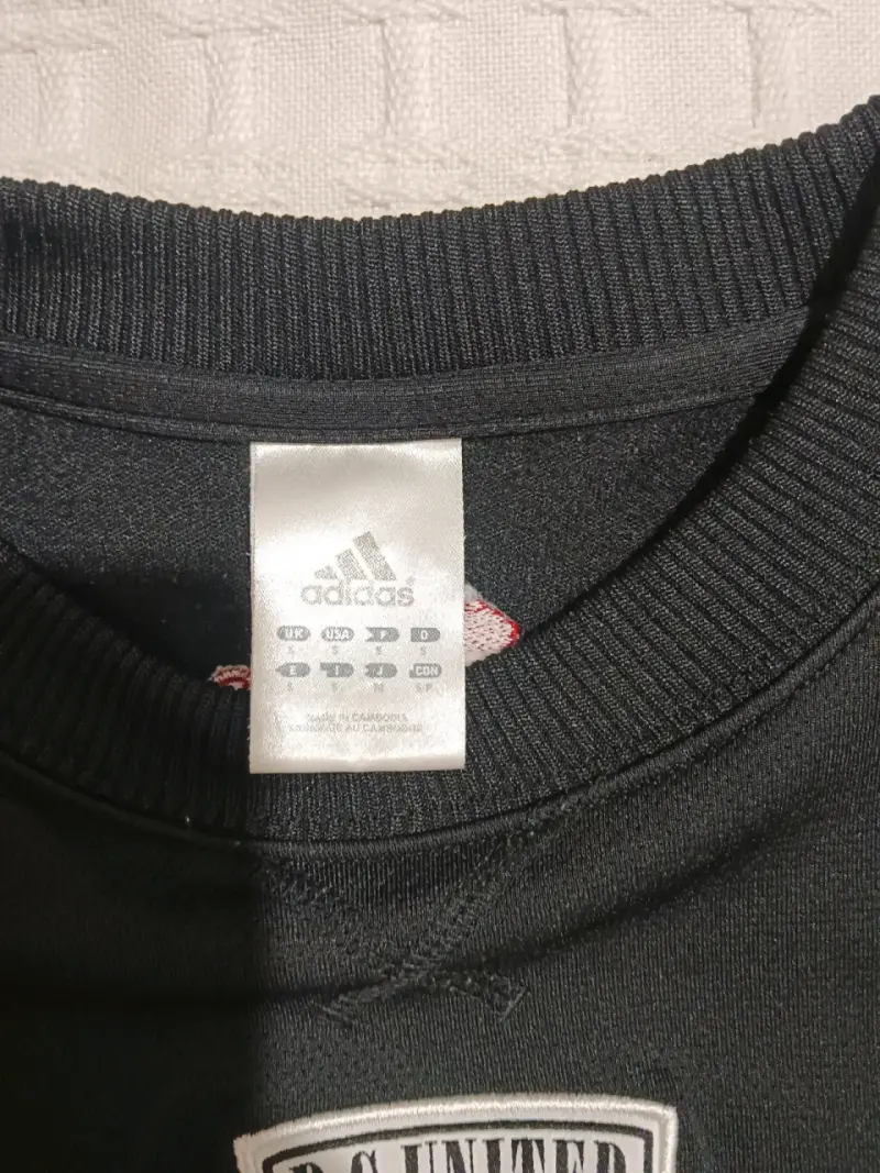 Polerón negro con logo DC United - 3