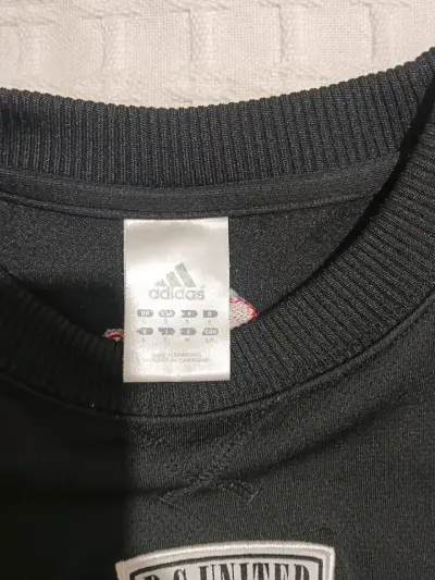 Polerón negro con logo DC United - miniatura 3
