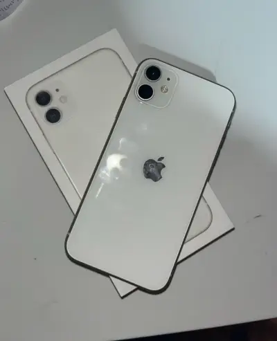 iPhone 11 blanco en buen estado - miniatura 1