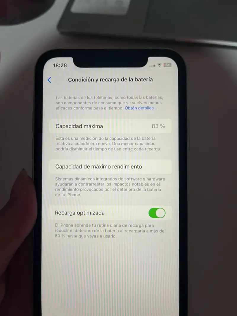 iPhone 11 blanco en buen estado - 2