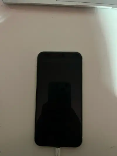 iPhone 11 blanco en buen estado - miniatura 3