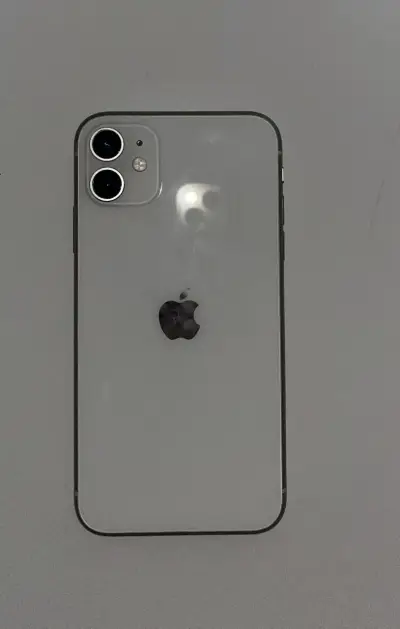 iPhone 11 blanco en buen estado - miniatura 4