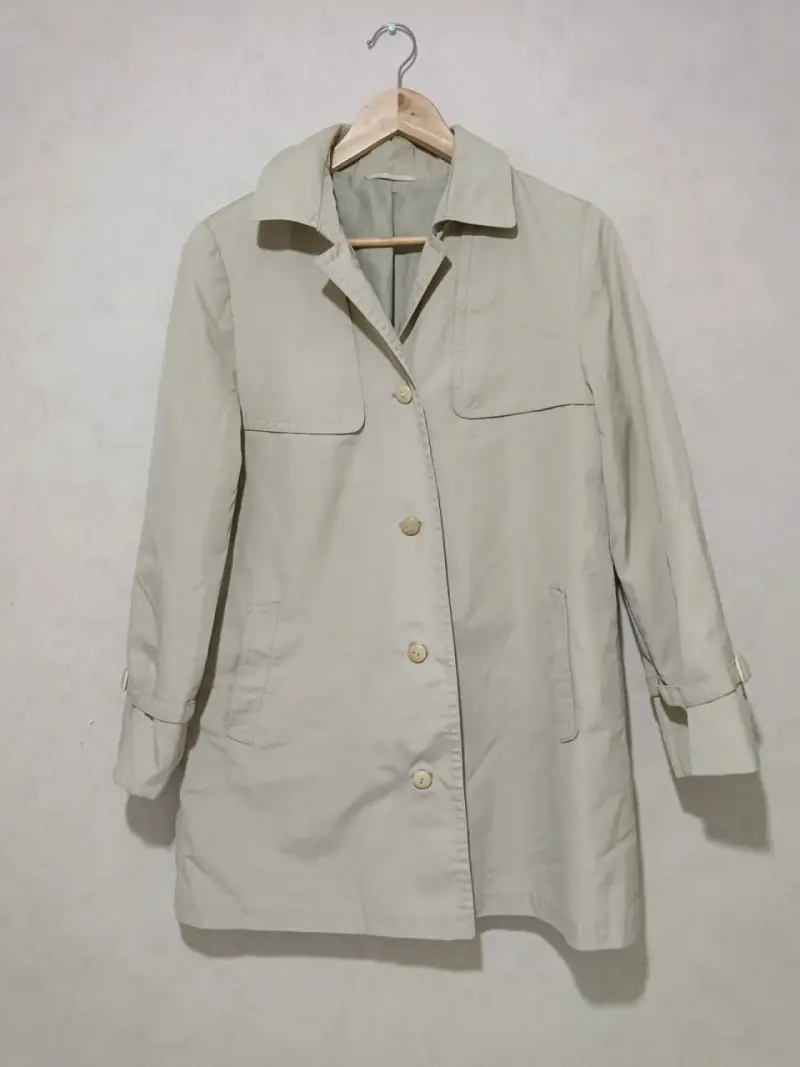 Abrigo beige clásico para mujer - 1