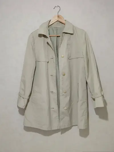 Abrigo beige clásico para mujer - miniatura 2