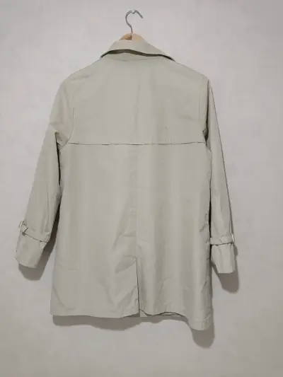 Abrigo beige clásico para mujer - miniatura 3