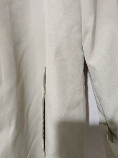 Abrigo beige clásico para mujer - miniatura 6