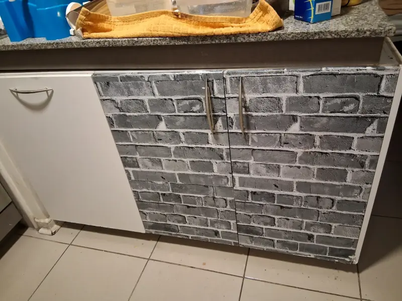 Mueble de cocina con diseño de ladrillo - 1
