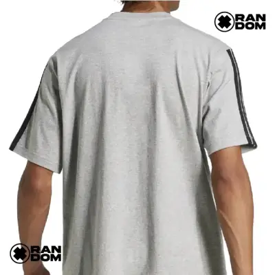Polera deportiva gris Adidas con logo y rayas - miniatura 3