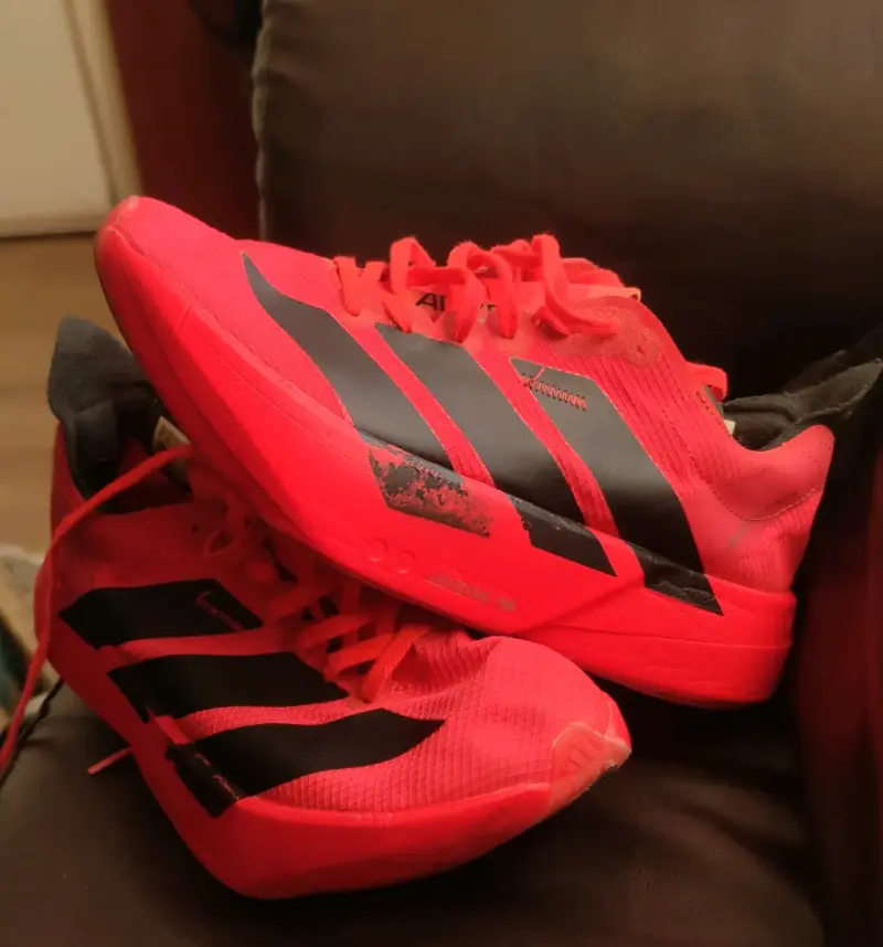 Zapatillas deportivas rojas Adidas para correr - 1