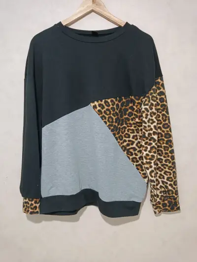 Polerón de mujer con estampado animal print - miniatura 1
