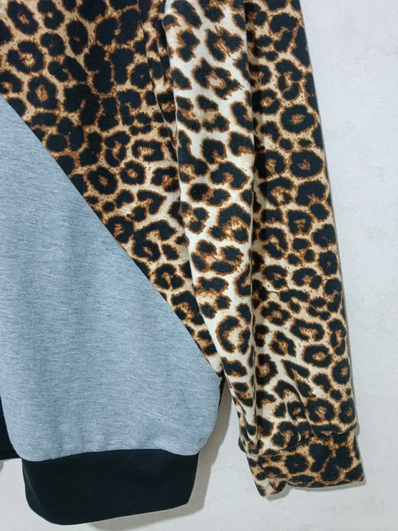 Polerón de mujer con estampado animal print - 3
