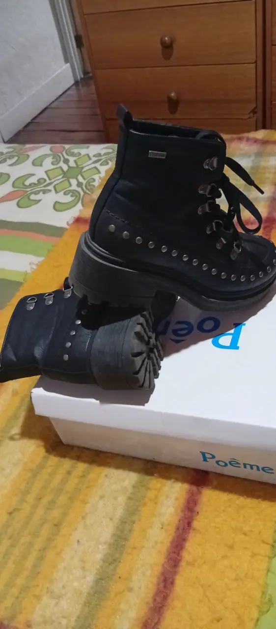 Botines de cuero negro con tachuelas Poême - 1