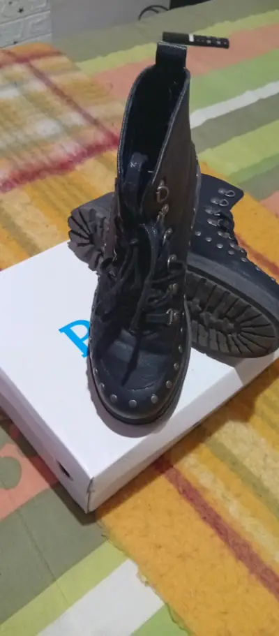 Botines de cuero negro con tachuelas Poême - miniatura 3