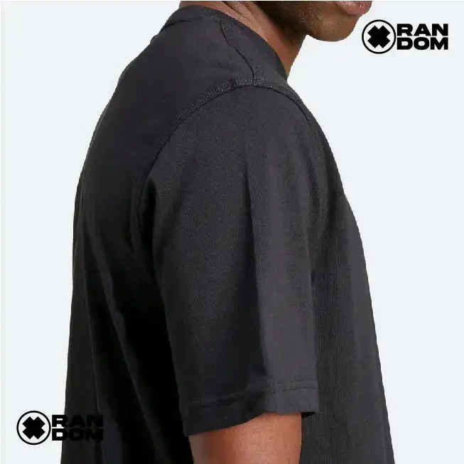 Polera negra Adidas con logo bordado - 2