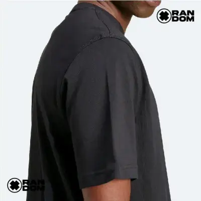 Polera negra Adidas con logo bordado - miniatura 2