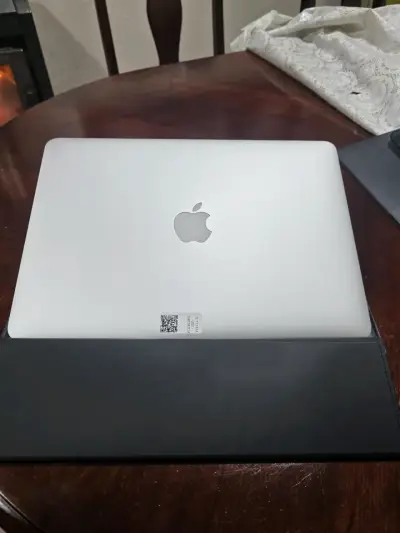 MacBook Air Apple en buen estado - miniatura 1