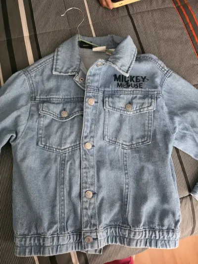 Chaqueta varsity azul con letras bordadas - miniatura 3