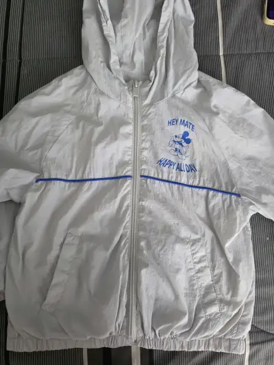 Chaqueta varsity azul con letras bordadas - miniatura 6