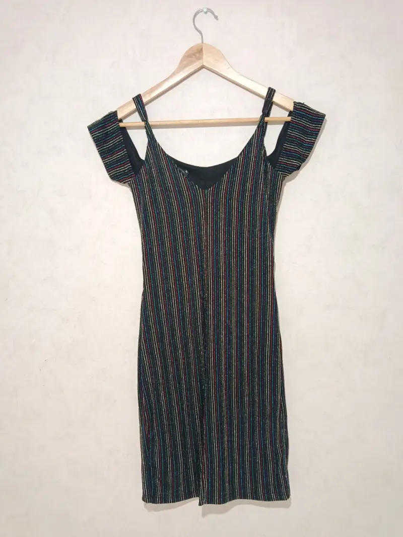 Vestido ajustado con rayas multicolor brillantes - 2