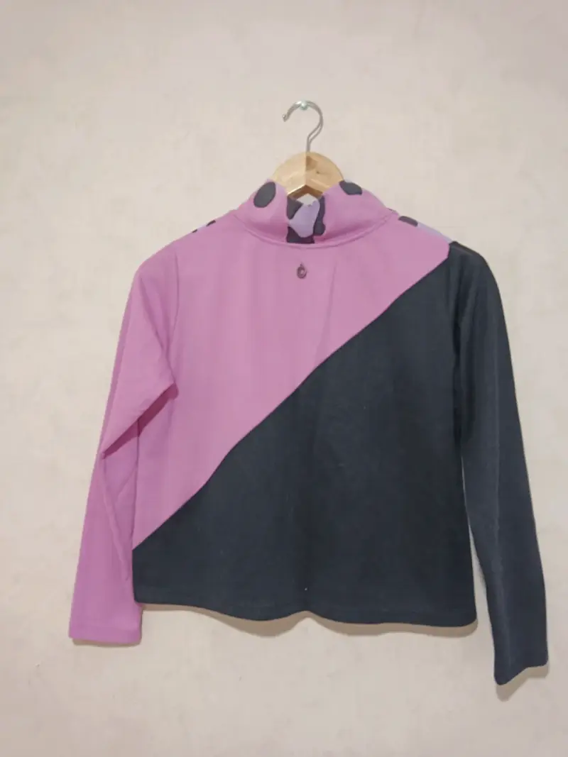 Polerón de mujer con diseño bicolor y estampado - 2