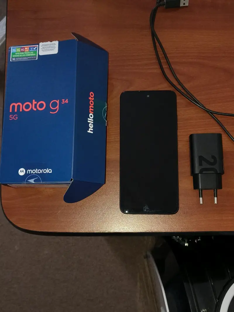 Smartphone Motorola Moto G34 5G con cargador - 1