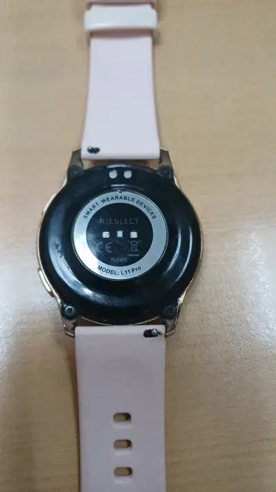 Reloj inteligente con correa rosa y cargador - miniatura 2