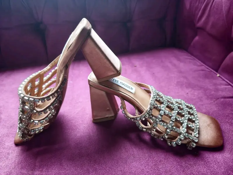 Sandalias de tacón Steve Madden con pedrería