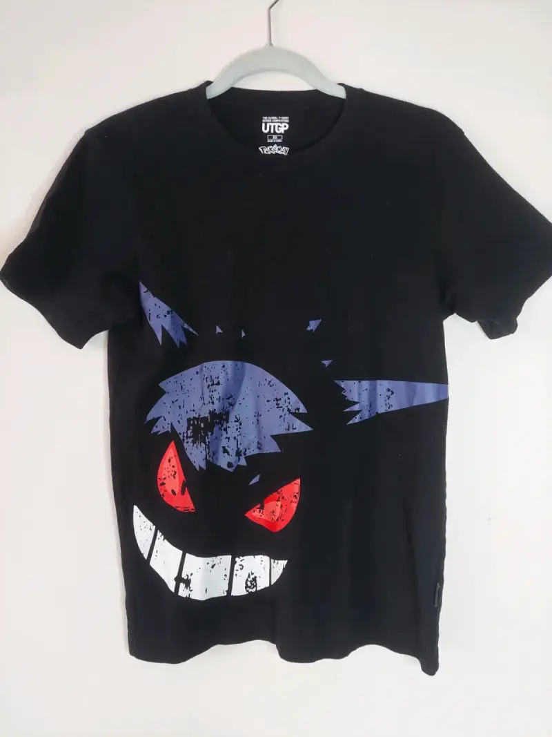 Polera negra Pokémon Gengar Uniqlo - 1