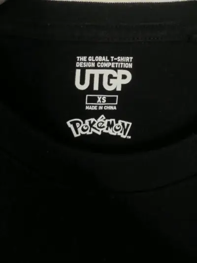 Polera negra Pokémon Gengar Uniqlo - miniatura 2