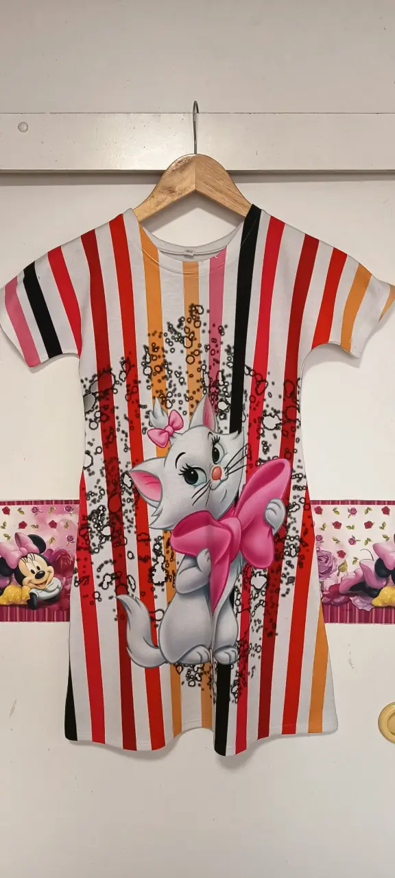 Vestido infantil con diseño de gata Mery y rayas