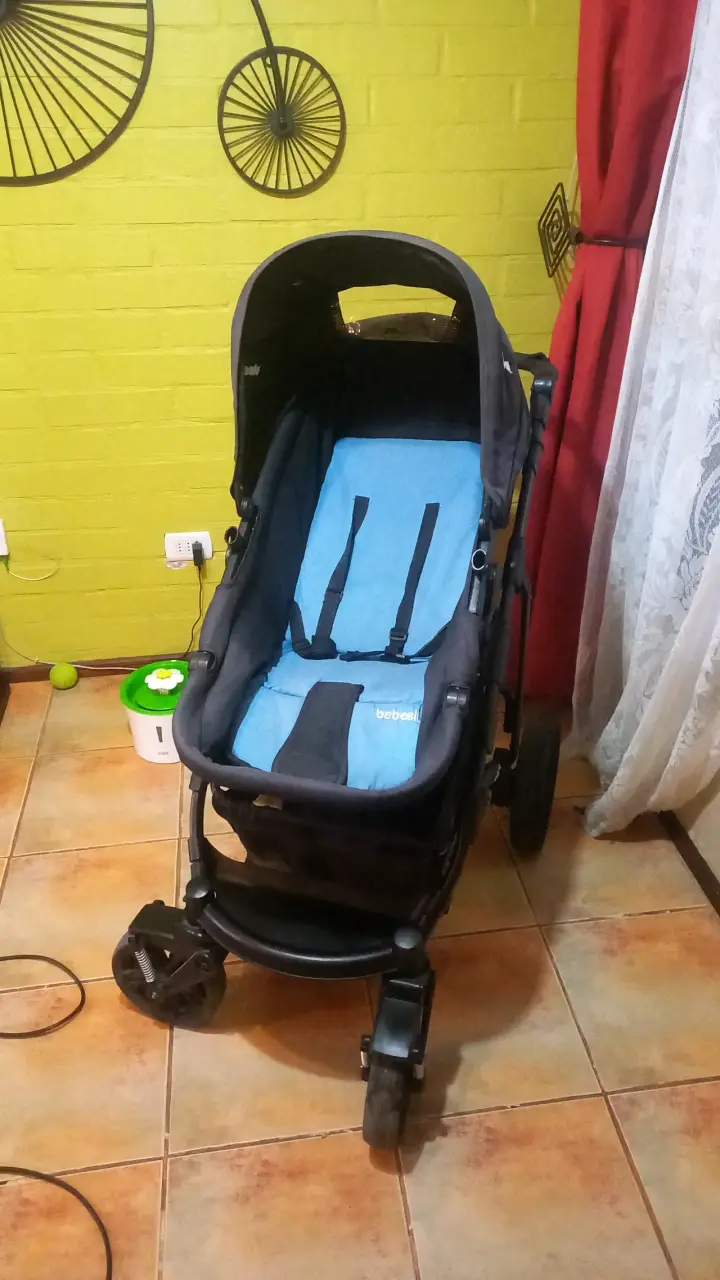 Coche de bebé Bebesit azul y negro en buen estado - 2