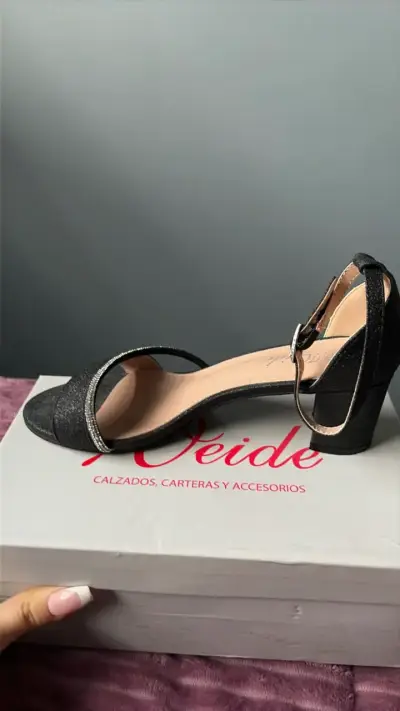 Sandalias negras con brillo para mujer - miniatura 2