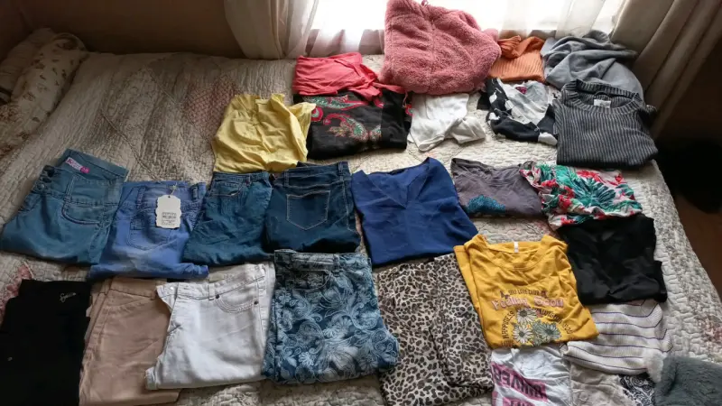 Lote de poleras y blusas de mujer - 3