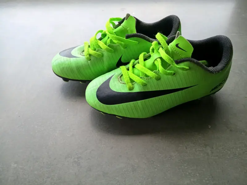 Zapatillas de fútbol Nike verdes para niños - 4