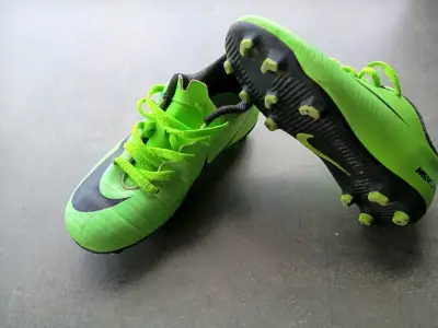 Zapatillas de fútbol Nike verdes para niños - miniatura 5
