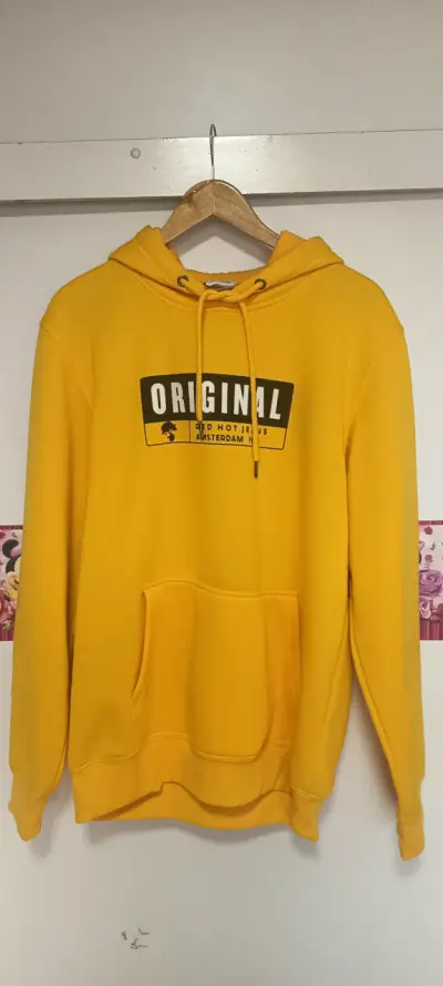 Polerón amarillo con capucha estilo casual - miniatura 3