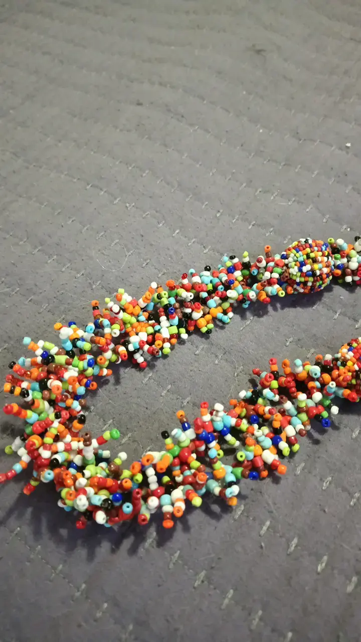 Collar artesanal de cuentas multicolores - 2