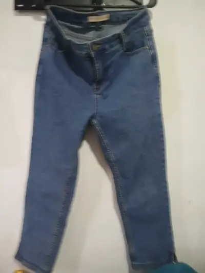 Jeans de mezclilla azul para mujer - miniatura 1