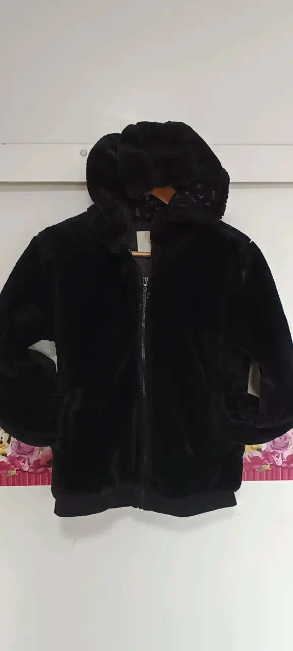 Chaqueta de peluche negra con capucha - 2