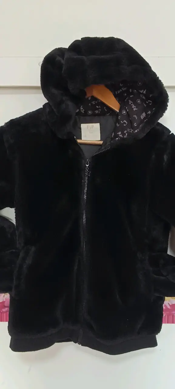 Chaqueta de peluche negra con capucha - 5