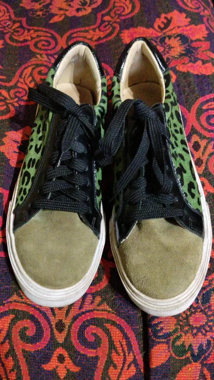 Zapatillas deportivas con diseño animal print