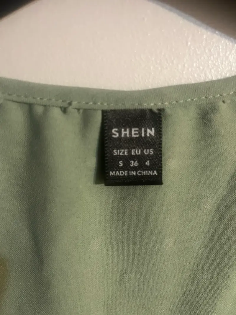 Polera verde sin mangas con detalle de nudos - 3