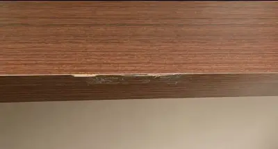 Escritorio de madera con estantes integrados - miniatura 3