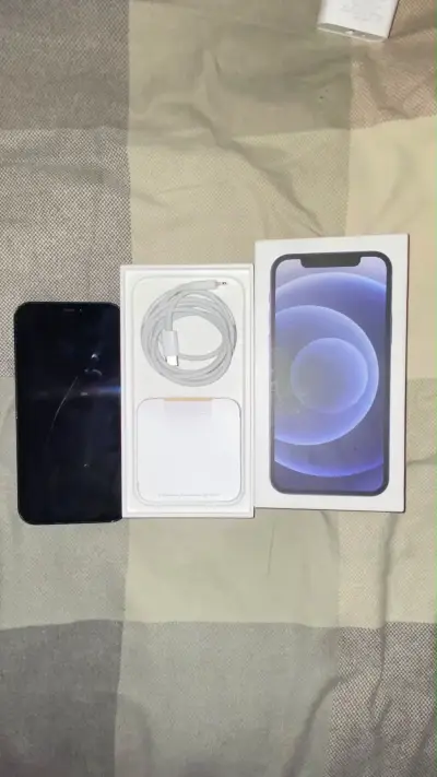 iPhone 12 en buen estado con caja original - miniatura 3
