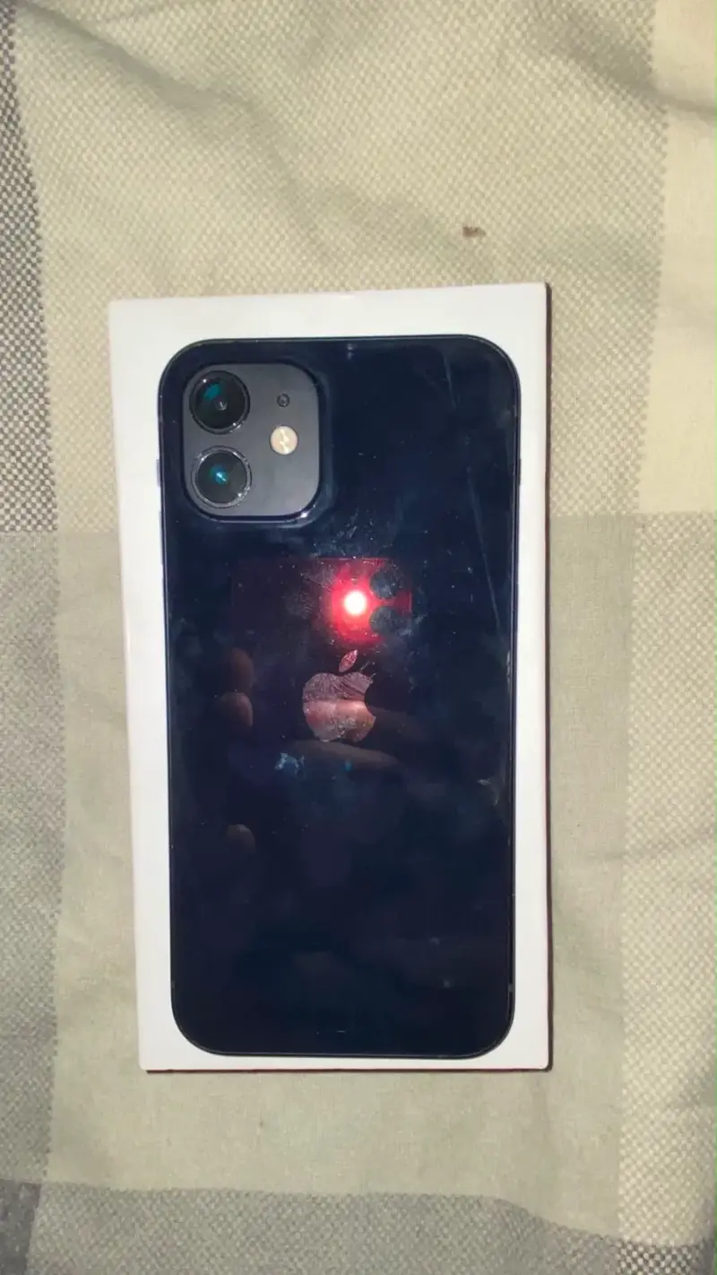 iPhone 12 en buen estado con caja original - 5